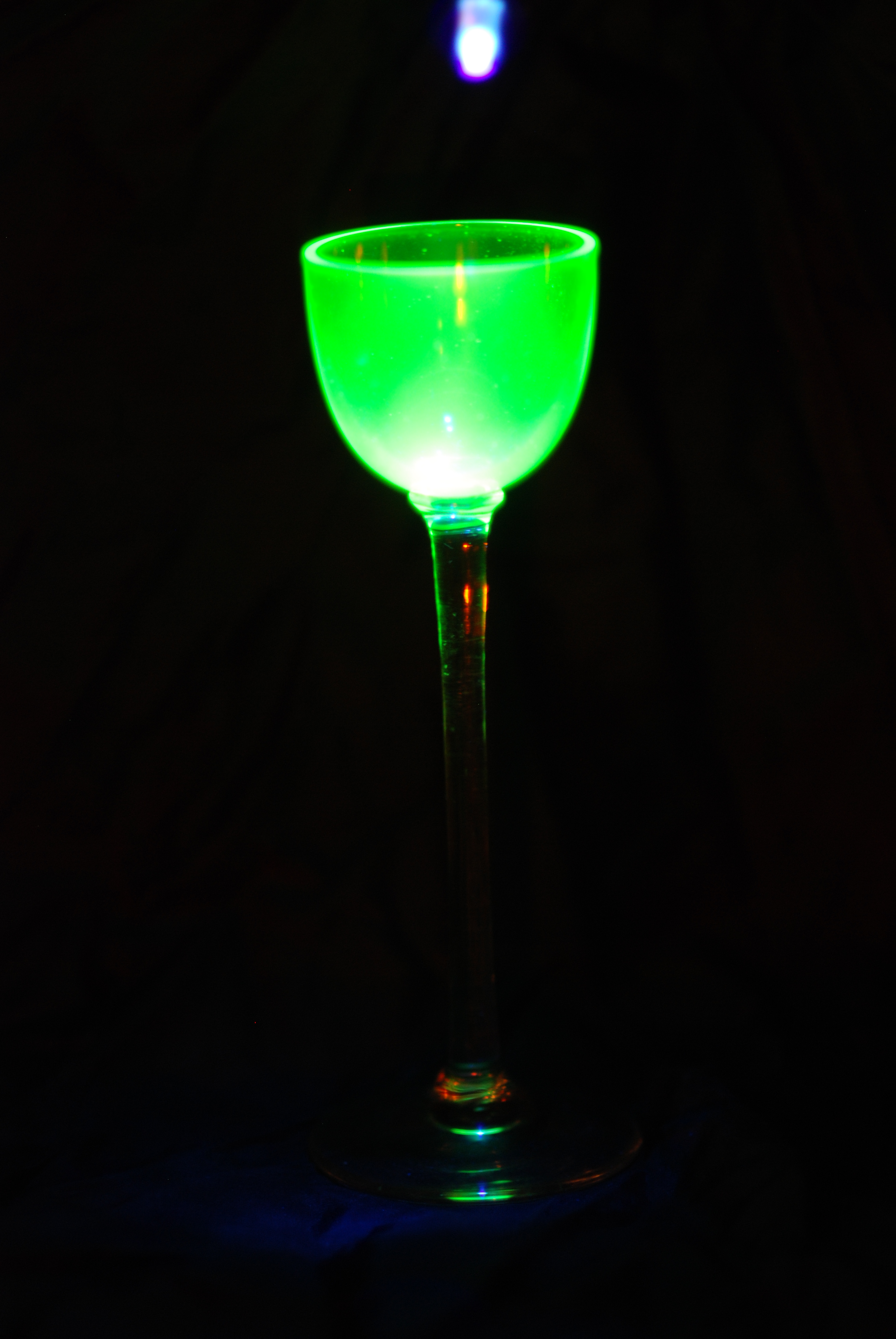 uraniumglass-UV-light-full.jpg