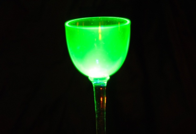 uraniumglass-UV-light.jpg