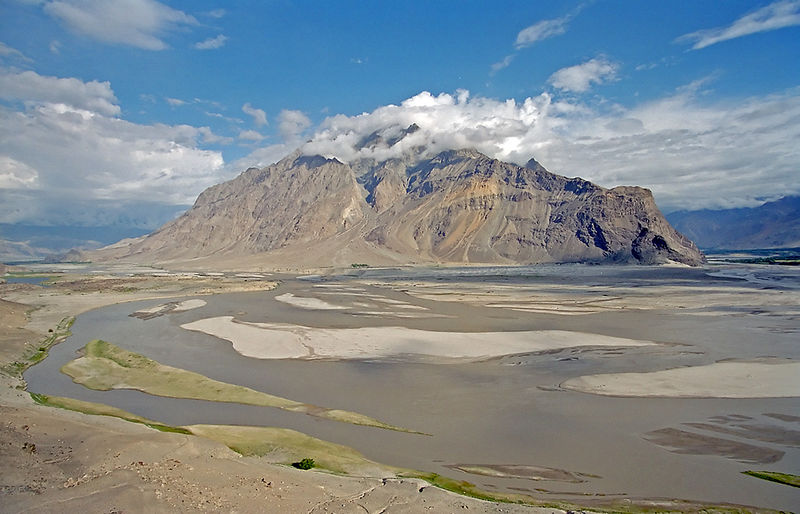 800px-Indus_near_Skardu.jpg