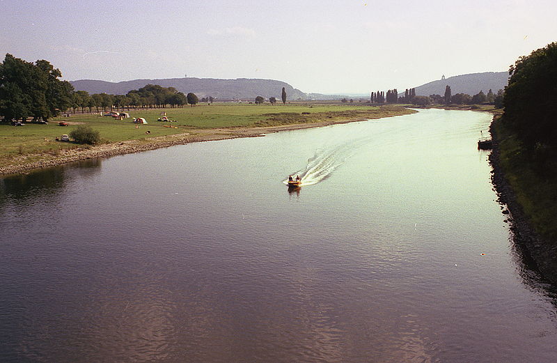 800px-River_Weser_(Minden)_South_To_Porta_West_Falica_(RLH).jpg